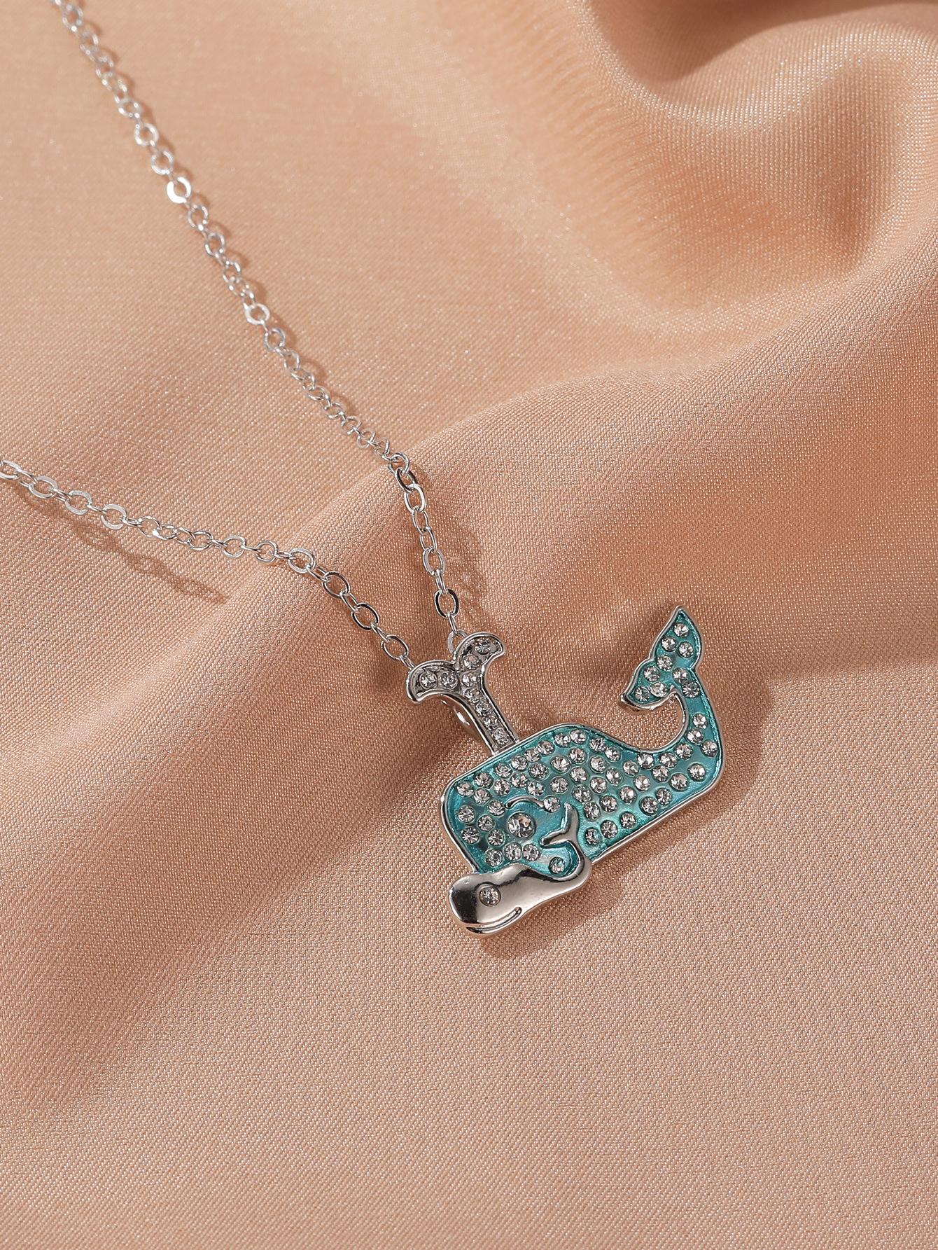 

Элегантное ожерелье с бриллиантовой черепахой — простая, милая подвеска на цепочке ключицы