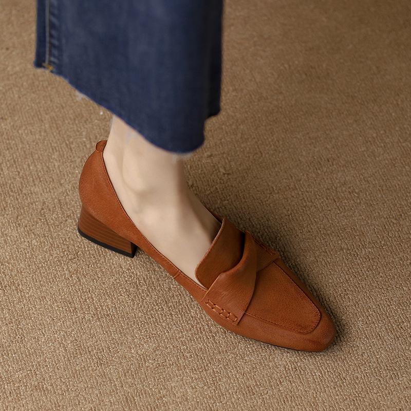 2025 new brown French single shoes women's pointed head thick heel medium heel small leather shoes commuter temperament low heel women's shoes