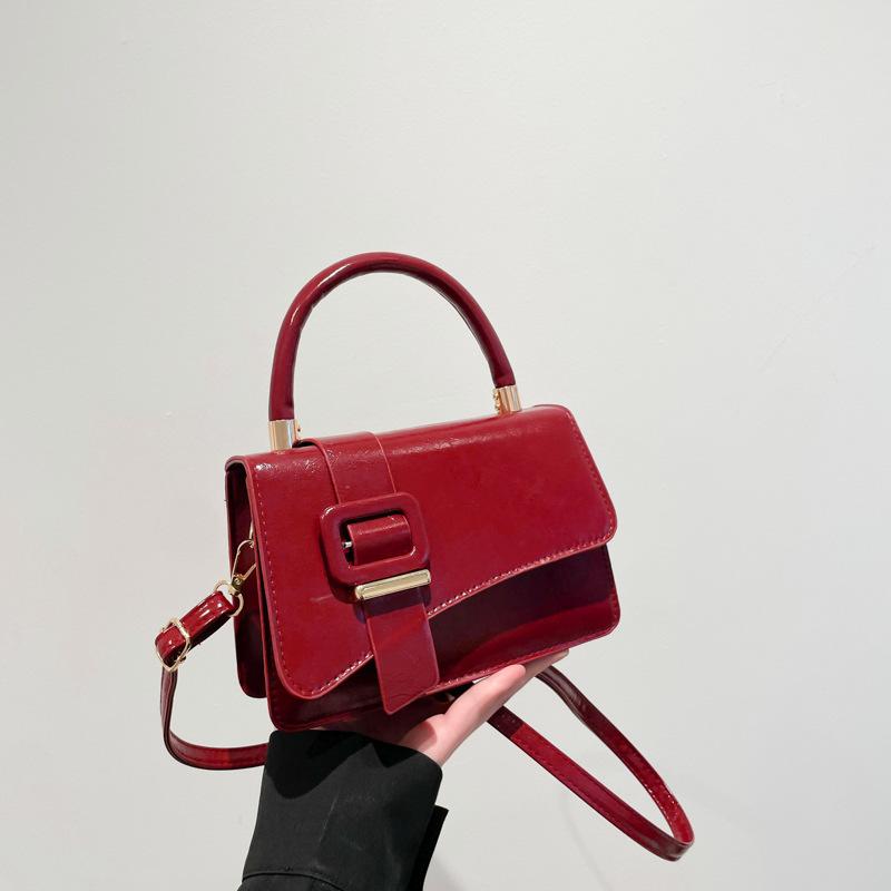 

Bag new 2025 foreign style crossbody foreign style texture handbag Korean version simple fashion shoulder texture small square bag красный