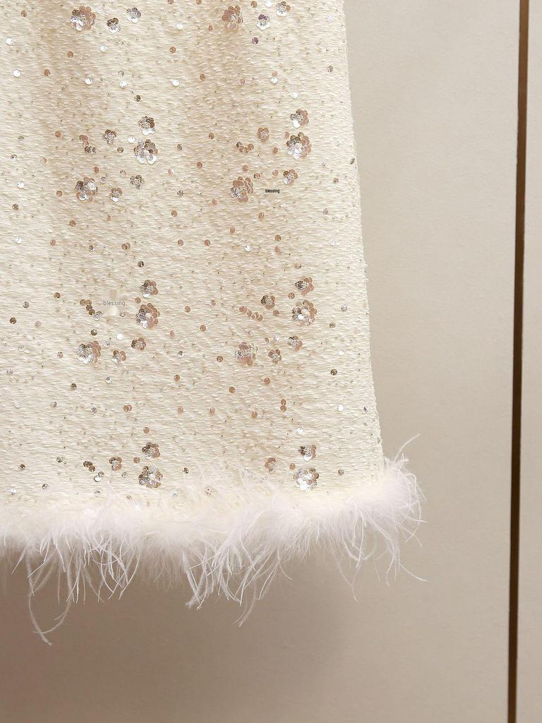 Elegantes Frühlings-Socialite-Stil Stickerei Pailletten Feder Spaghettiträger Kleid für Damen