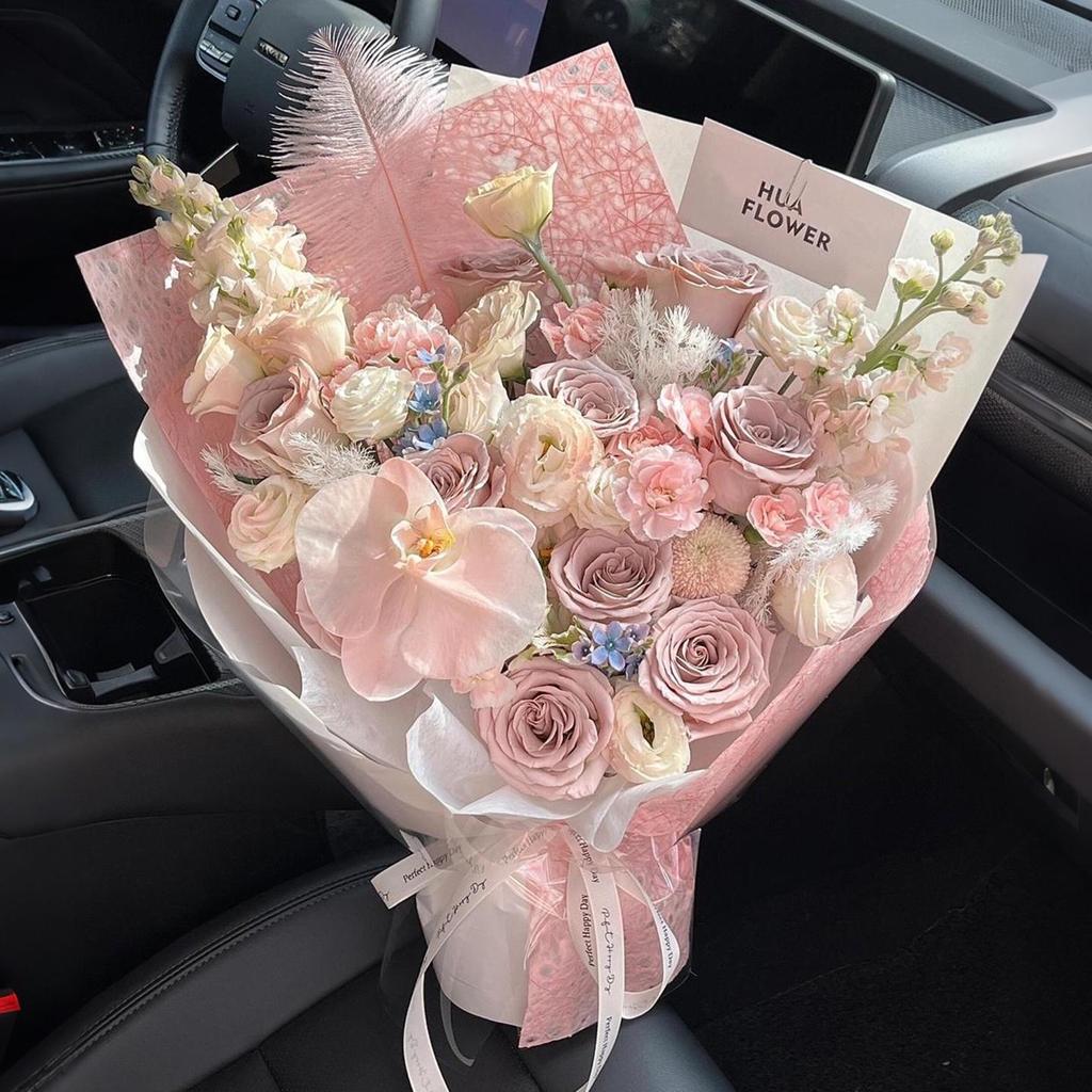 Eternal Flower: Elegant Mixed Rose Bouquet - Ideal for Girlfriend, Best Friend, or as a Luxurious Birthday Gift. Simulation Soap Flower Bouquet.