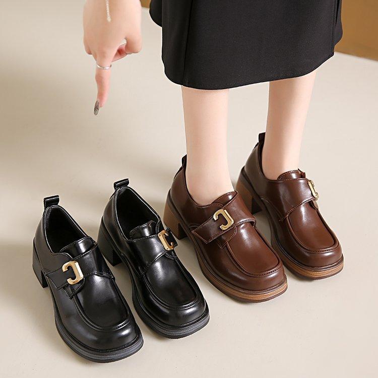 Primavara Toc gros Catarama metalica Le Fu Pantofi Femei Retro Mici Pantofi din piele Cap rotund Pantofi singuri