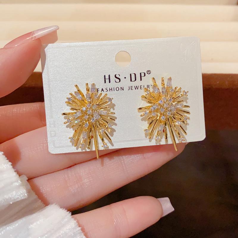 Exquisite Versatile Petal Earrings 1 pair золотой