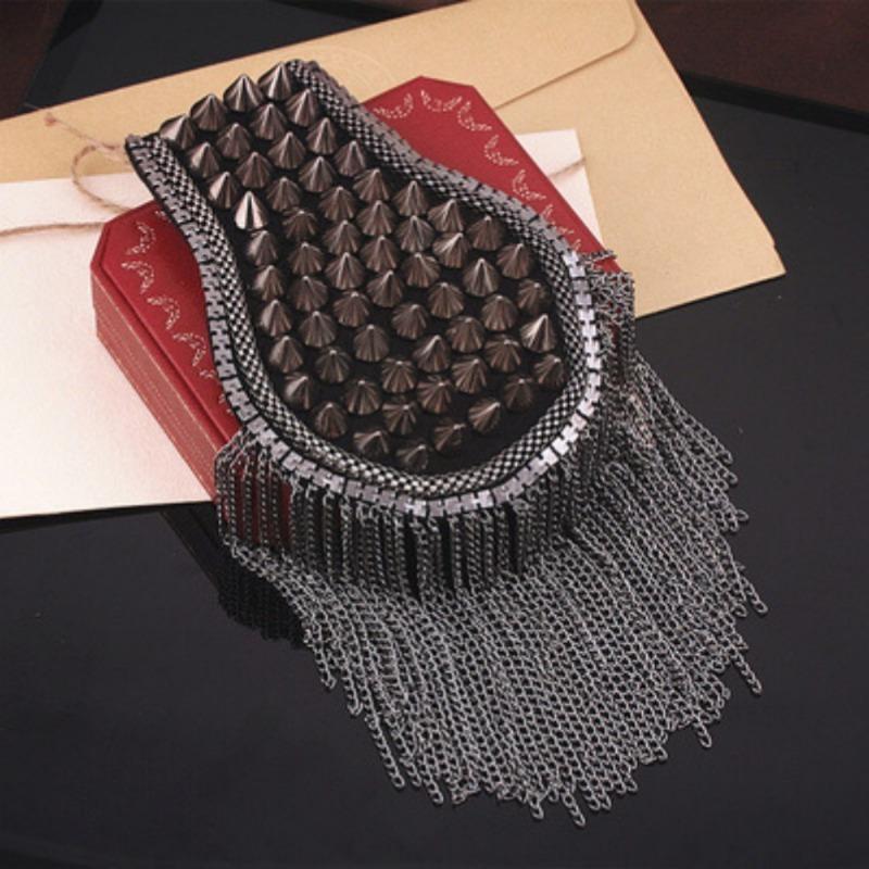

1Pc Rivet Brooch Spike Tassel Shoulder Board Mark Unisex Punk Jewelry Fringed Decor чорний
