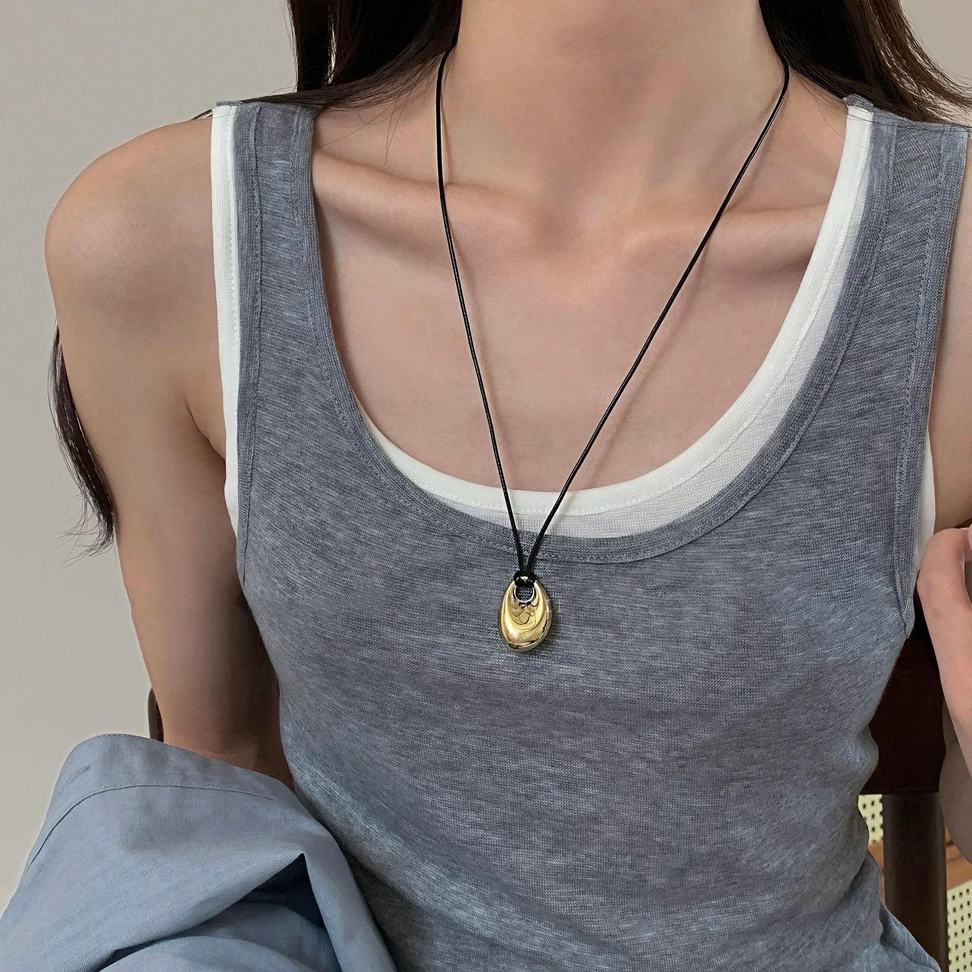 

Fashion Metal Bean Pendant Necklaces for Women Adjustable Black Leather Rope Long Sweater Chain Necklaces Jewelry Accessories