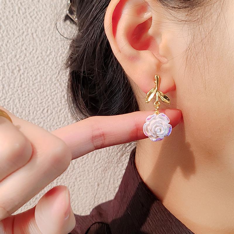 Simple Small Fresh Flower Earrings Women'S Asymmetric Rose Stud Earrings Ear Jewelry