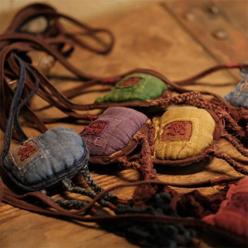 Johnature Čisté plátno z literatury umění ručně znak náhrdelníky peněženky ručně vyšívané náhrdelník