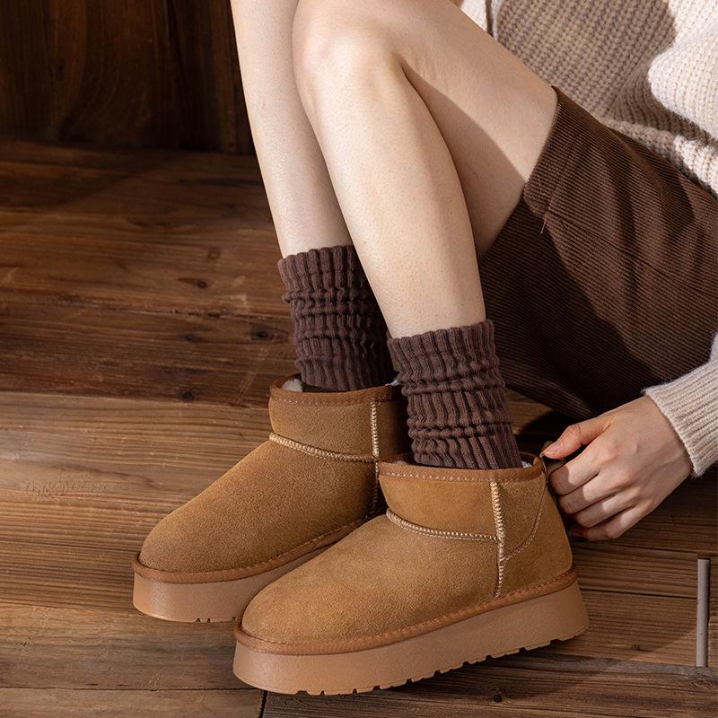 Classic American Retro Mid-Calf Scrunch Socks for Men & Women - Chunky Knit Amekaji Style, Perfect with Birkenstocks or Sporty Over-the-Knee Look.