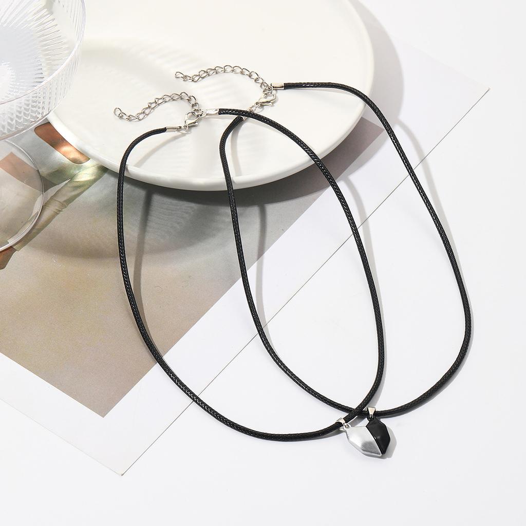 Colar para Mulheres Simples Colar Joias Quente Amor Homens e Mulheres Colar de Amor Magnético Preto e Branco Conjunto de Colares para Casal Colar Elegante