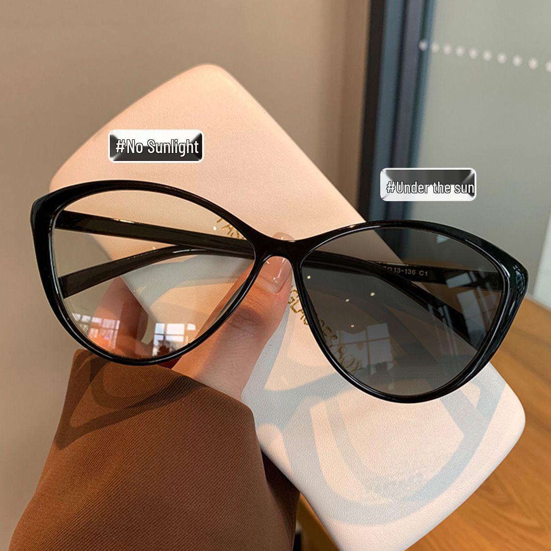 

Очки «кошачий глаз», меняющие цвет, для женщин – стильные оправы с защитой от синего света и возможностью вставить линзы по рецепту, идеально подходят для фото и повседневной носки. Plano