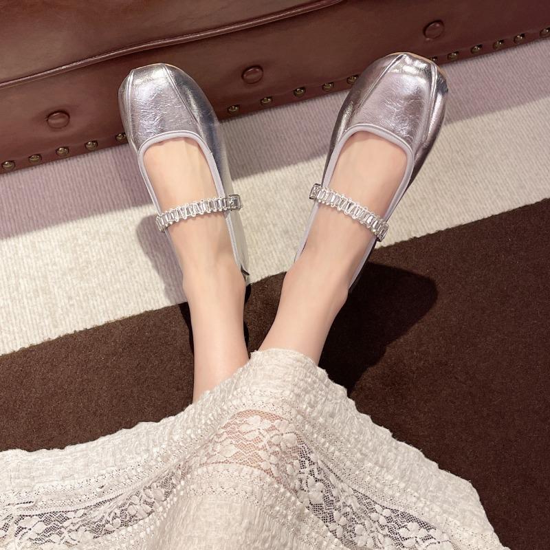 

Мода 2025 Лето Новая Корейская Версия Плиссированный Круглый Носок Женские Туфли с Неглубоким Вырезом на Одном Ремне Мягкая Подошва Туфли Бабушки 40 серебряный