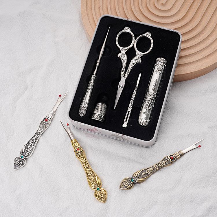 Retro Zinc Alloy Handheld Seam Ripper for Cross Stitching