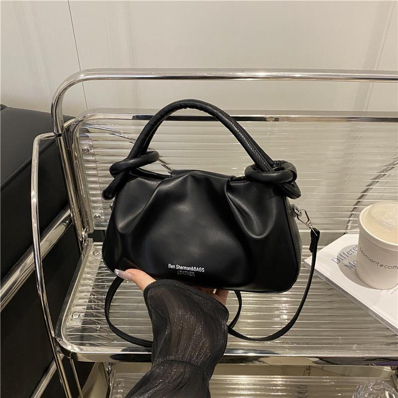 

Зарубежный стиль плиссированная модная универсальная повседневная сумка-ведро женская личность высокое чувство темперамента для поездок на работу простая сумка-мессенджер чёрный