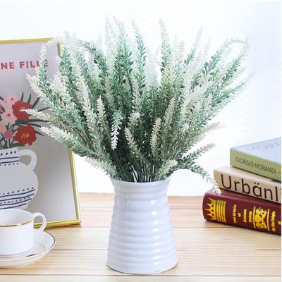 Decoração de casa – Flores e coroas artificiais