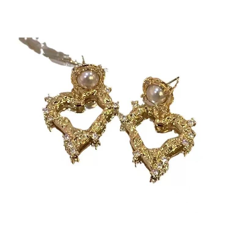 Retro Heart Pearl Tassel Earrings: Geometric Fashion Studs for Women