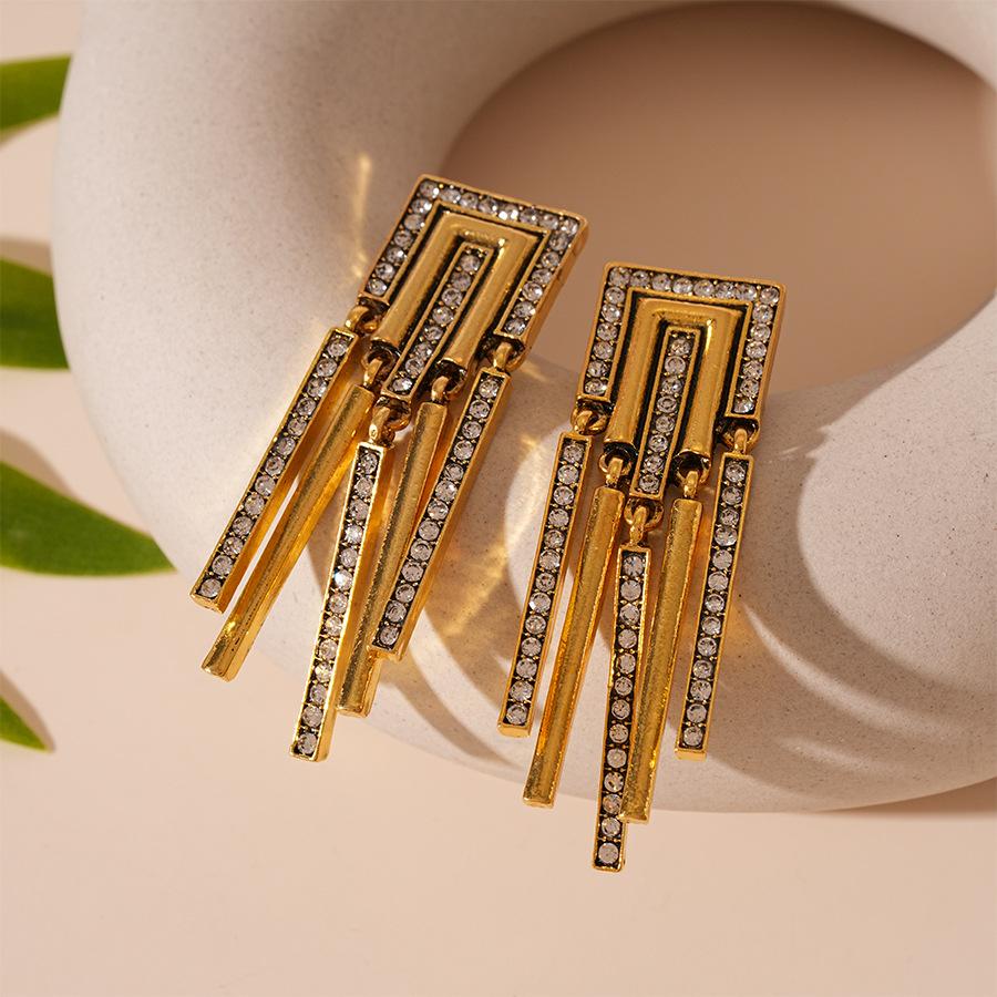 Old-fashioned metallic diamond-encrusted geometric fringed silver needle earrings temperament earrings