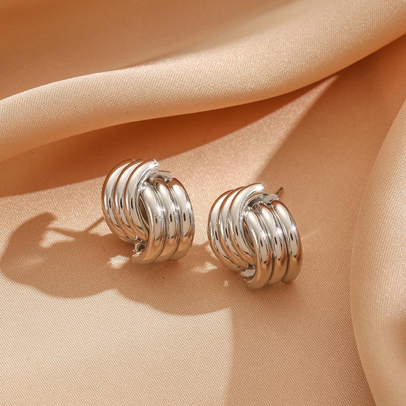 Retro Metal Fan Shaped Stud Earrings Women Geometric Pleated Exaggerated Flower Earrings Minimalist Daily Banquet Jewelry Gifts