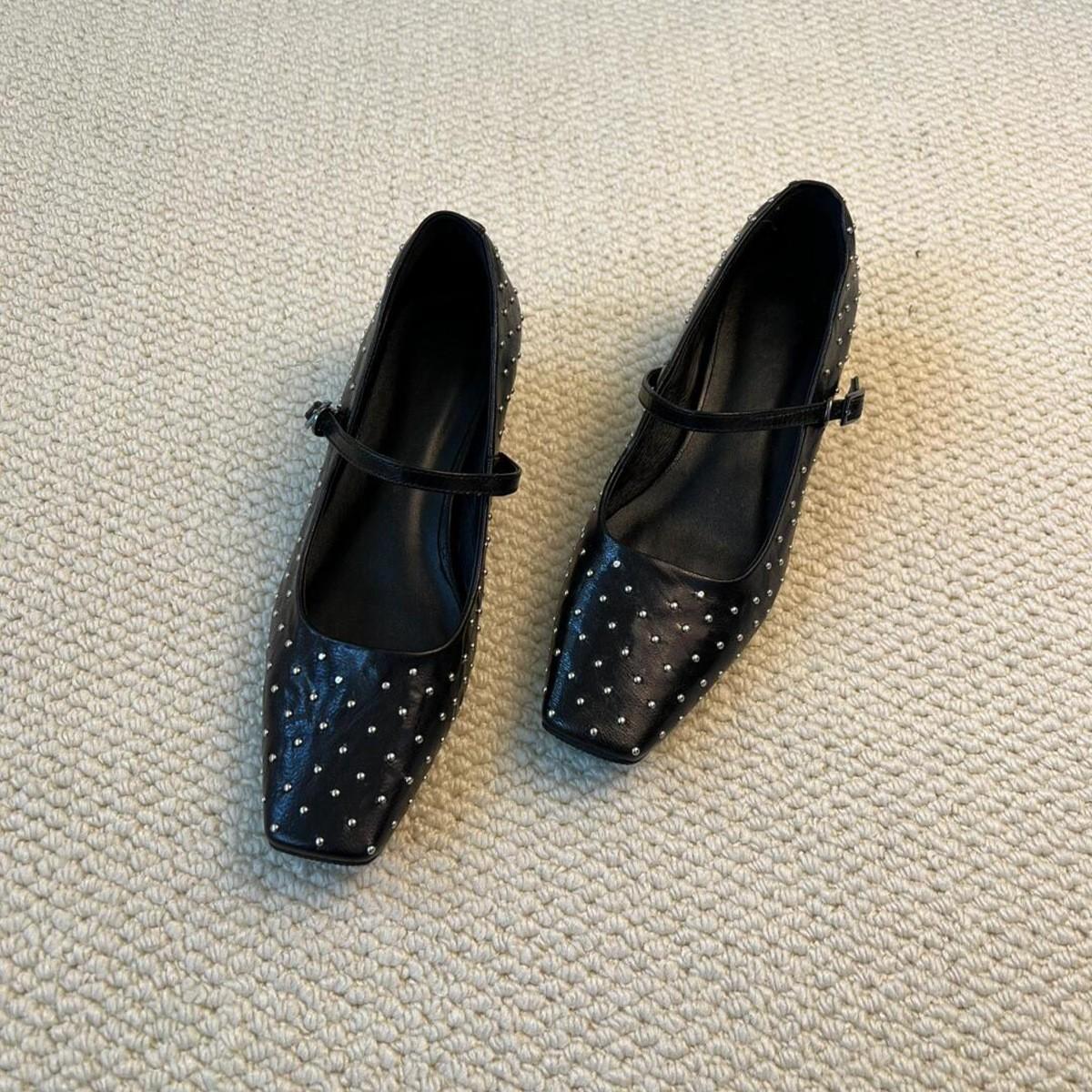 

Sheepskin version~ New rivet square head personalized small leather shoes women s one-word buckle low-heeled leather shallow mouth Mary Jane single 40