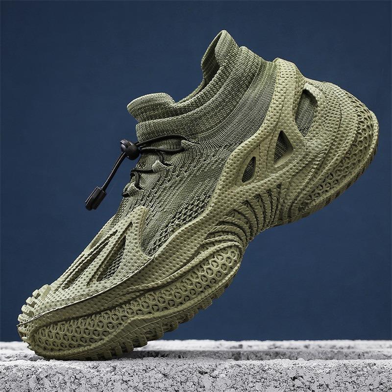 The New Men's Shoes for The Summer and Autumn of 2025 Feature Breathable Mesh and Personalized, Trendy Flying Woven Shoes