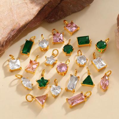Exquisiter geometrischer Schmuck mit Zirkonia in verschiedenen Formen: Dreieck und Oval Anhänger