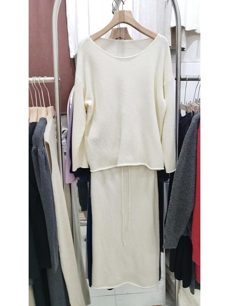 Dwuczęściowy zestaw damski: sweter dzianinowy z okrągłym dekoltem w stylu koreańskim i spódnica midi z wysokim stanem, kolekcja jesień/zima 2025