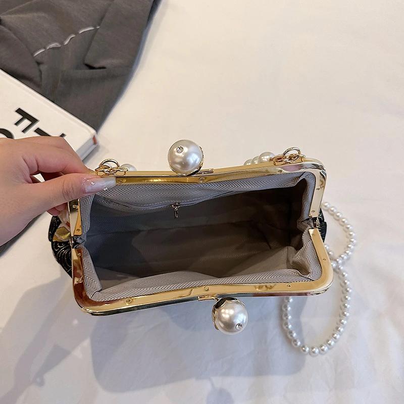 Kleine Umhängetaschen mit Stickerei im chinesischen Stil für Frauen 2024 Winter Luxushandtaschen Hochwertige Umhängetasche mit Perlen für den Abend