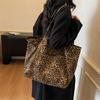 Leopard Print Canvas Bag Women's Large Capacity 2025 New Autumn and Winter Fashion Simple Shoulder Bag Casual College Student Tote Bag