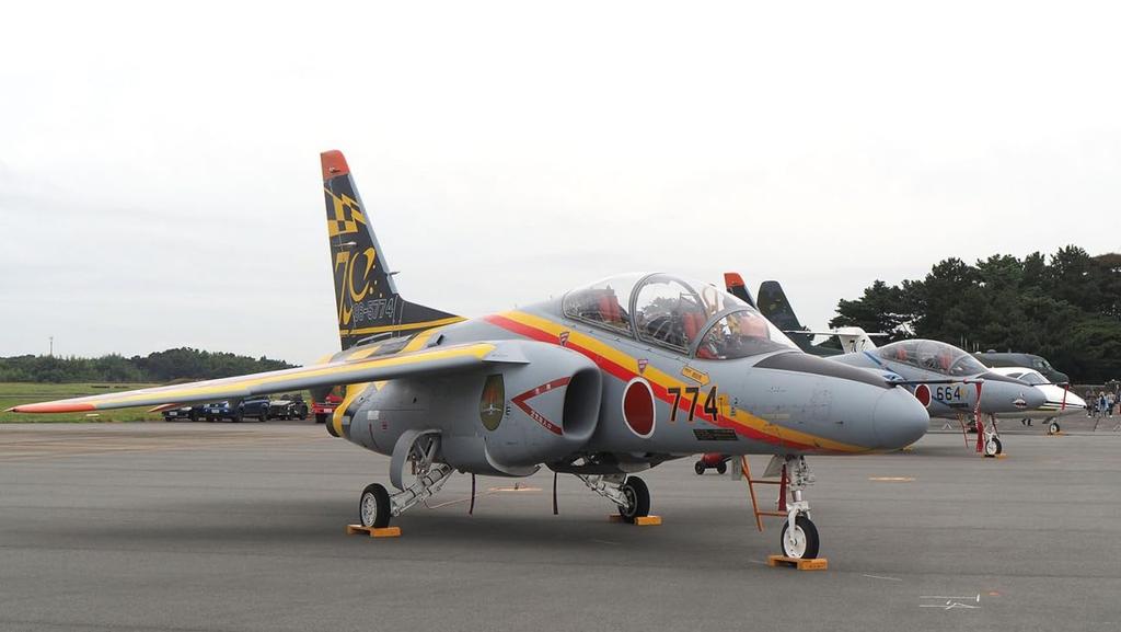 PLATZ 1/100 JASDF T-4 Air Fiesta Hamamatsu JASDF 70th Anniversary Painted Aircraft Set of 2 Plastic Models BLU-9 (Airplane)