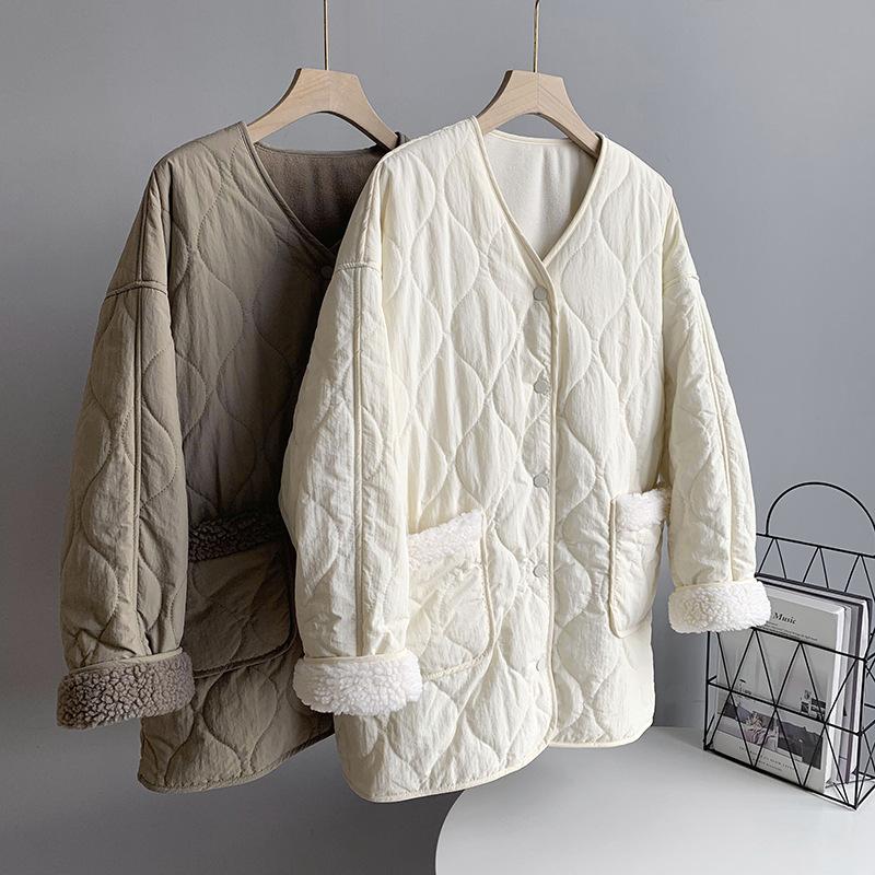 Осень-зима женское однотонное пальто в клетку с v-образным вырезом и длинным рукавом — фото 10