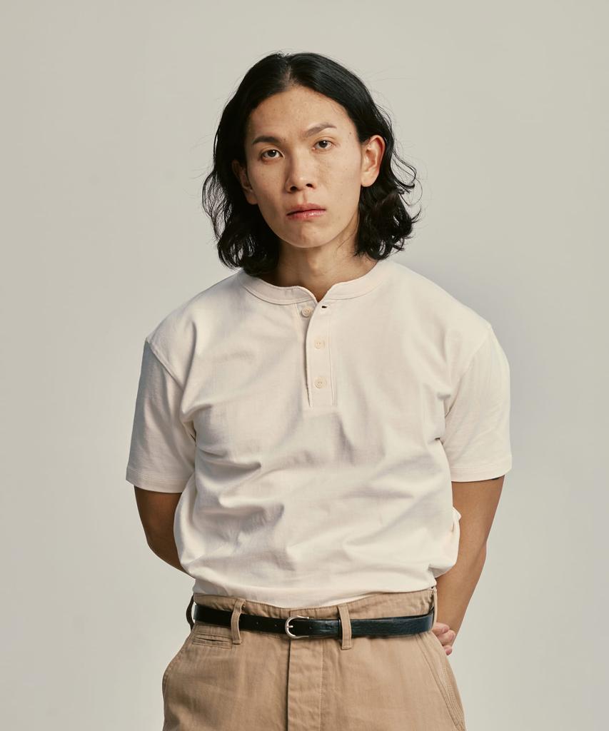 Yunibeosyeolobeolol Henley Neck Short T-Shirt White