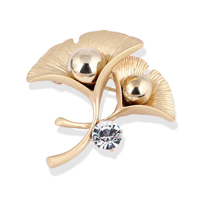 

Designer Brooch Mini Bobby Pins Perfect Gift for Couples Elegant Retro Brooch Female Ginkgo Leaf Button Brooch Jacket Collar Scarf Buckle Accessories білий