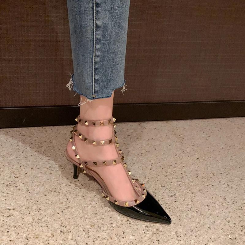 Mode Sommer Neue Baotou Sandalen Damenmode Spitzkopf Flachmaul Nieten A-Linie mit Rutschfesten Verschleißfesten Hohen Absätzen