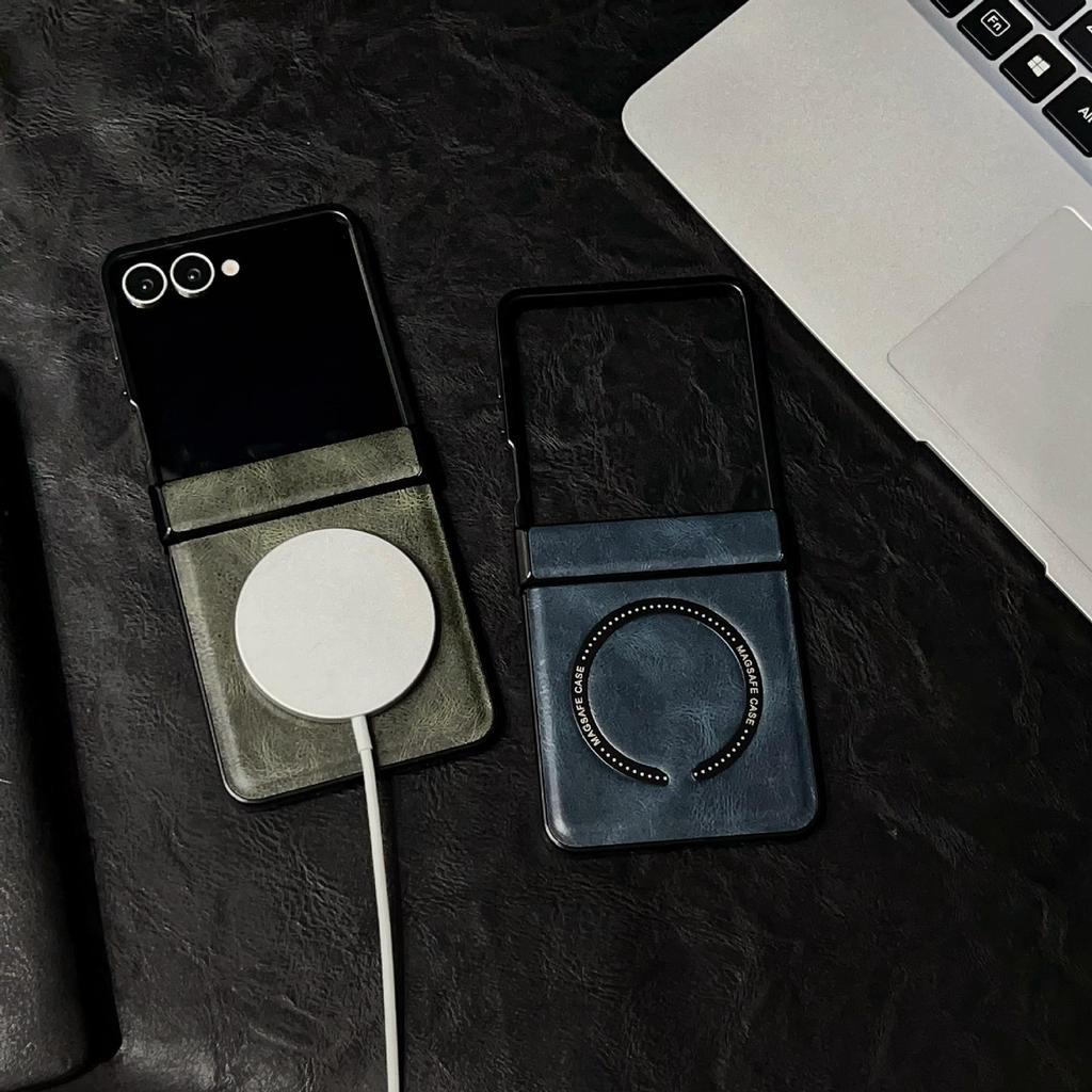 Samsung Z Flip7 Retro Crazy Horse Leather Magnetic Phone Case, Compatible with Flip6/5, Three-Section, Folding Drop-Proof Protective Cover.