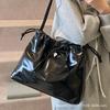 Premium bundle tote bag 2025 spring and summer new Korean version large-capacity shoulder women's bag fashionable commuter armpit bag