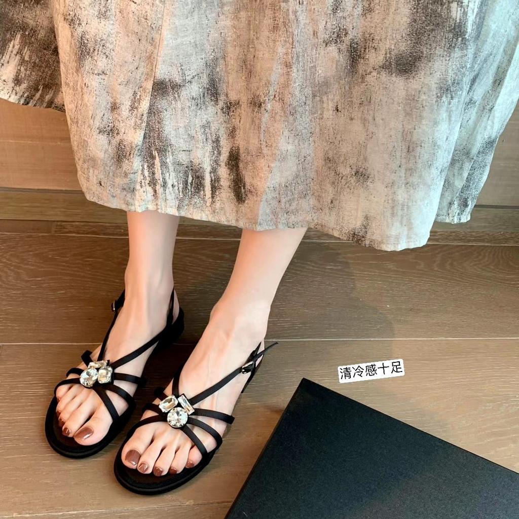 Sheepskin version~ Elegant gemstone buckle with thin strap open toe one-word strap sandals women's summer rhinestone leather flat pig cage sandals