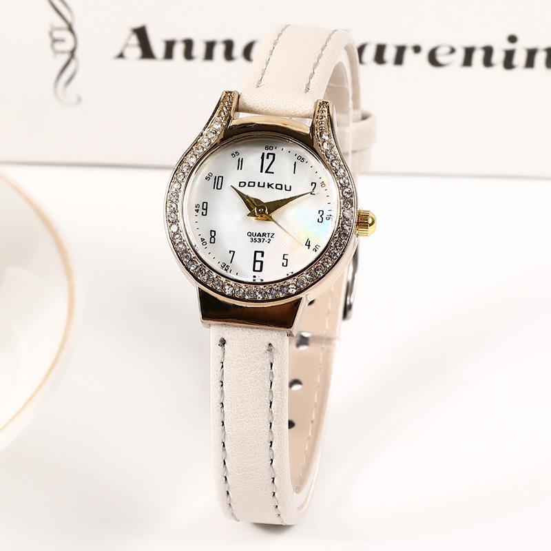 

24-Year Fashion Women s Retro Luxury Quartz Watch with Leather Strap слонова кістка