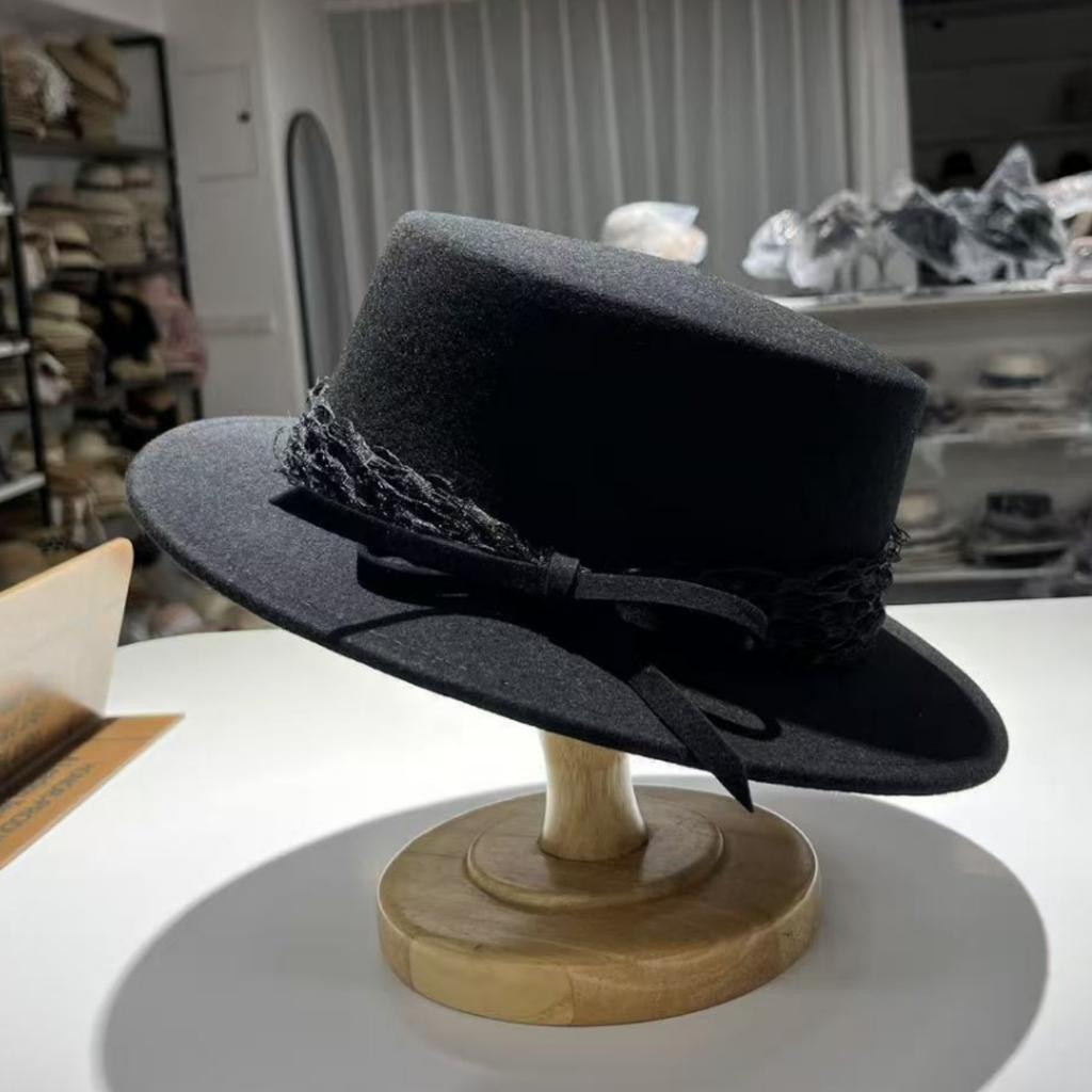 Celebrity French wool top hat women's autumn and winter British retro Hepburn flat hat felt hat fashionable versatile foreign hat
