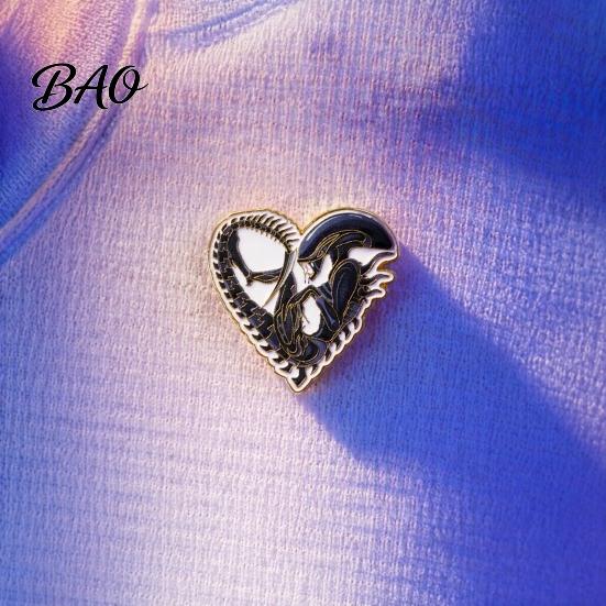 Aliens Badge Brooch Love Heart Brooch, Shape Enamel Lapel Pin, Clothing Pin Accessories for Daily Wear Parties Dates, Gift Sci-Fi Lovers