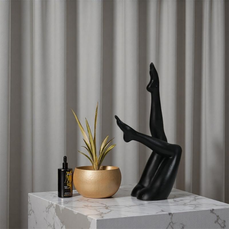 Modern Art Abstract Female Leg Sculpture Elegant Home Office Decors Resin Statue For Living Room Coffeehouse Ornament