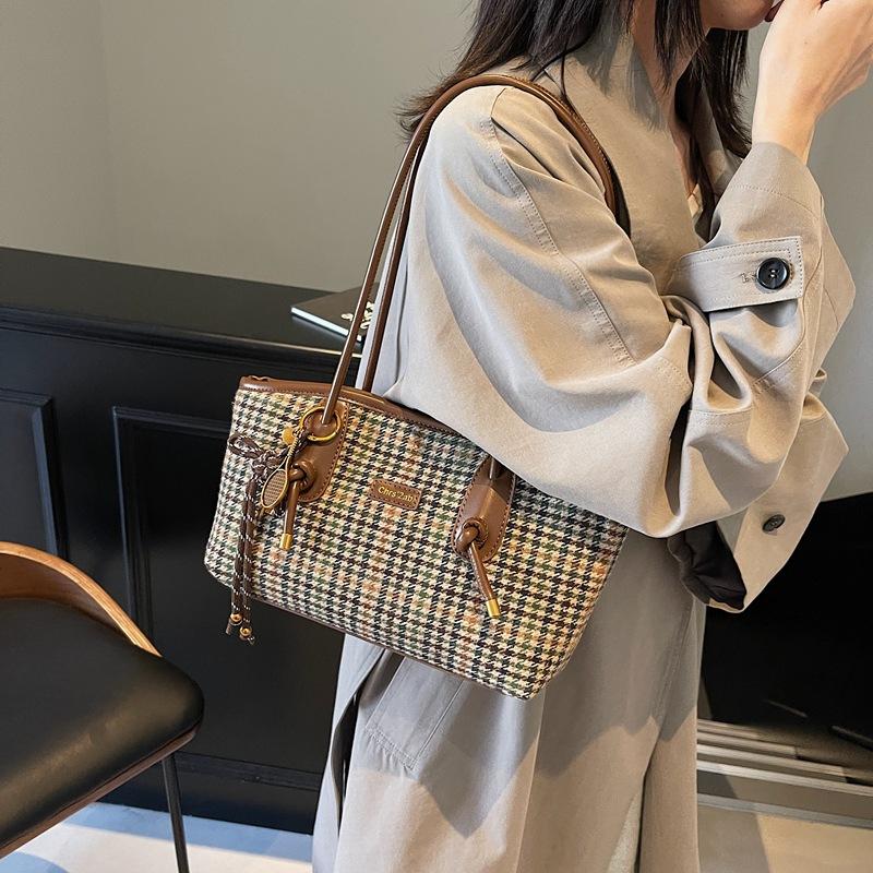 Premium texture autumn and winter explosive shoulder bag large-capacity commuter big bag women's 2025 new trendy commuter tote bag