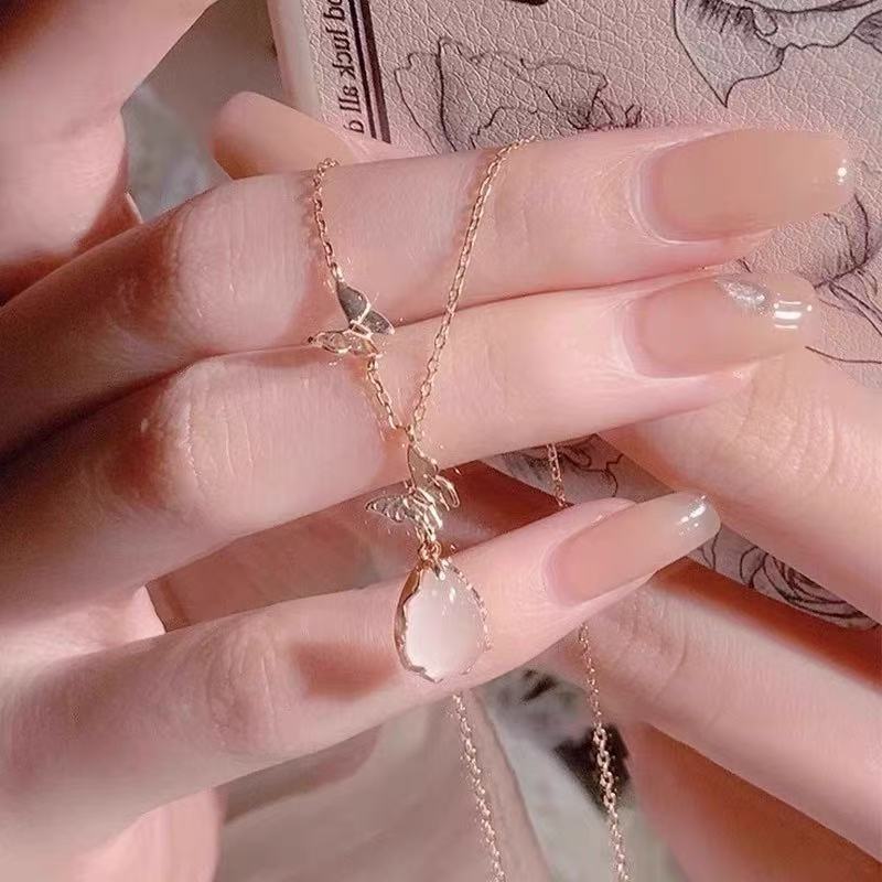 Female Butterfly Pendant Light Luxury Niche Collarbone Necklace