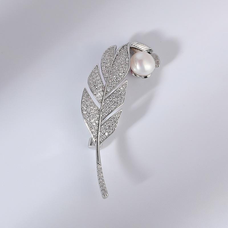 Bo Xin Yun Elegant Zircon  Freshwater Pearl Leaf Brooch Pin for Jackets  Coats