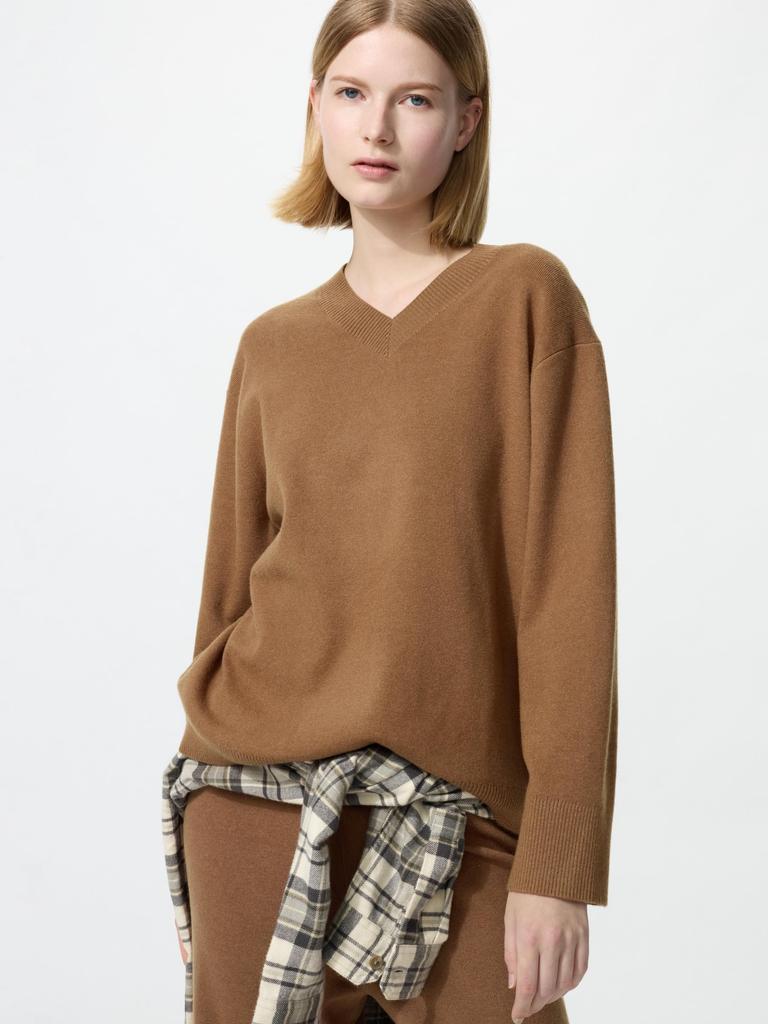 Uniqlo Washable Knit V Neck Sweater  Smooth 