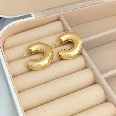 1 Pair of Elegant Women's High-End Glossy Earrings Made of Copper, Fashionable, Simple and Versatile Metal Earrings