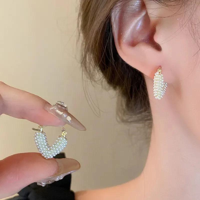 Light Luxury Unique New Design Love Imitation Zircon Heart Earrings For Women Fashion Elegant Metal Zircon Party Gifts