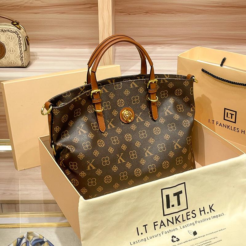 Women's New Large Capacity Single Shoulder Tote Bag Made of Genuine Leather for Commuting, Carrying A Crossbody Tote Bag