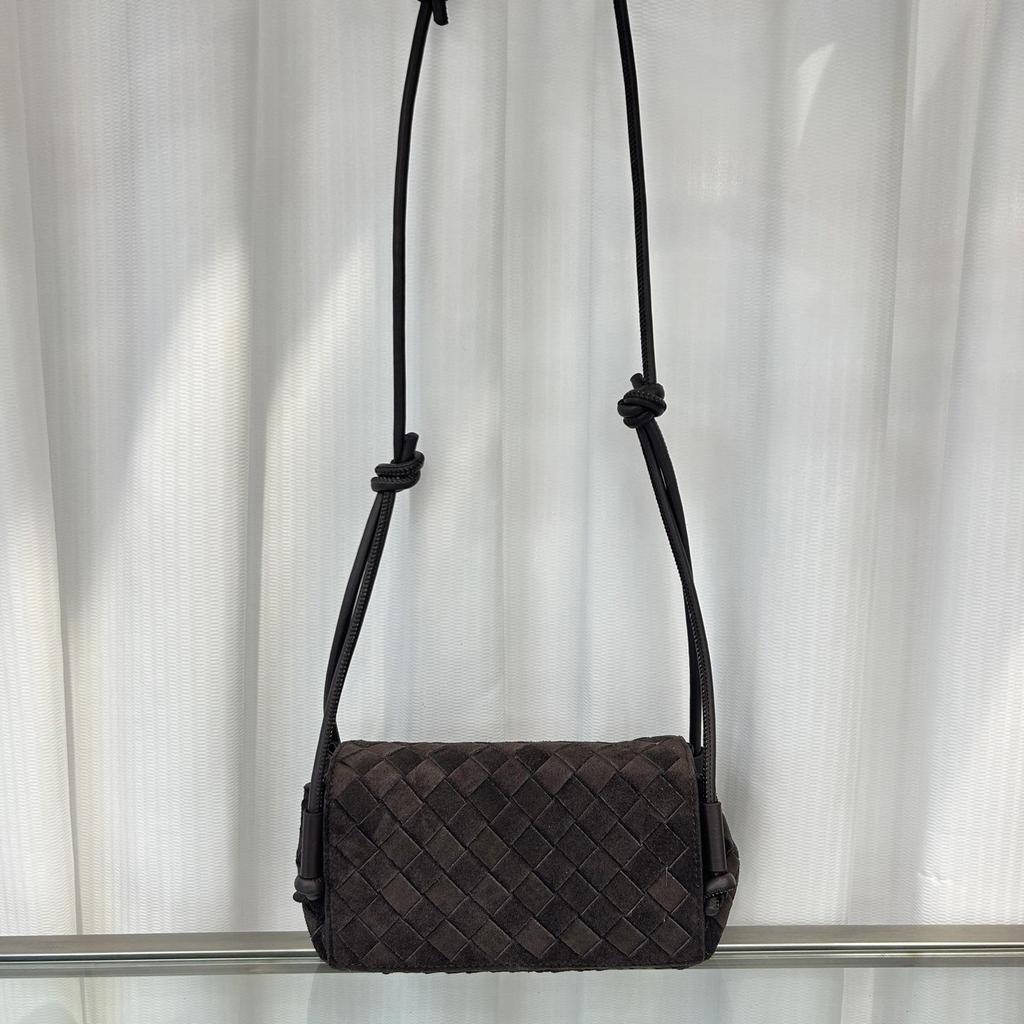 Sac bandoulière carré rétro en cuir de vachette dépoli avec bandoulière réglable