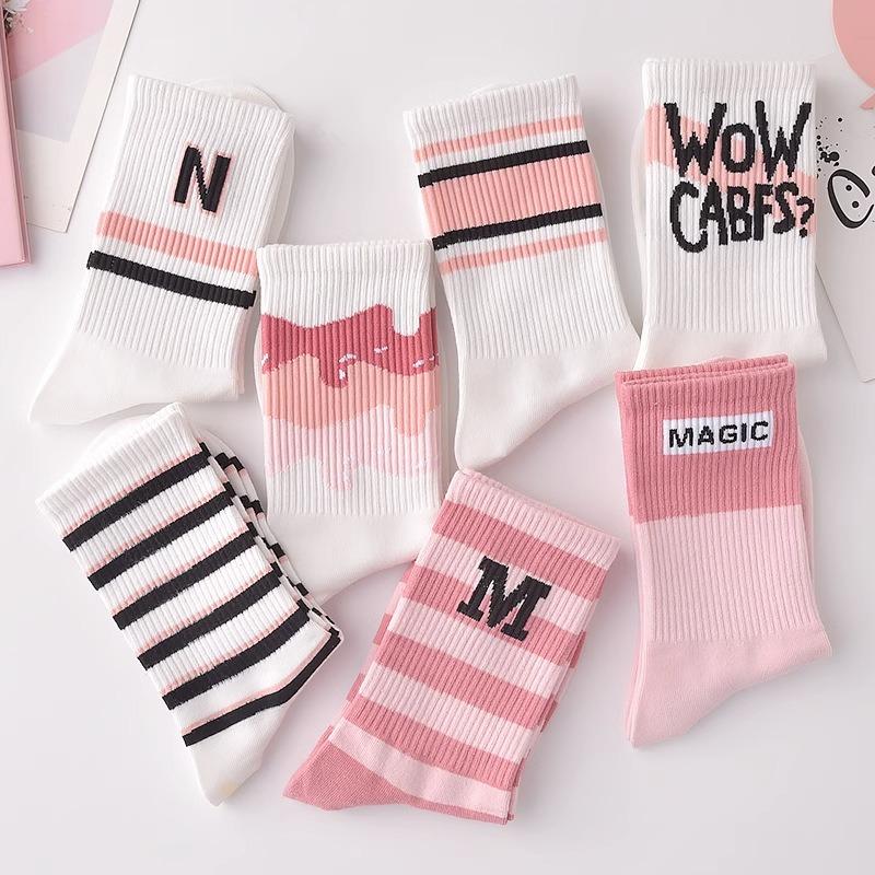 Calcetines de Otoño para Niñas: Calcetines Largos Blancos con Letras a Media Pantorrilla, Modernos y Versátiles, para Estudiantes
