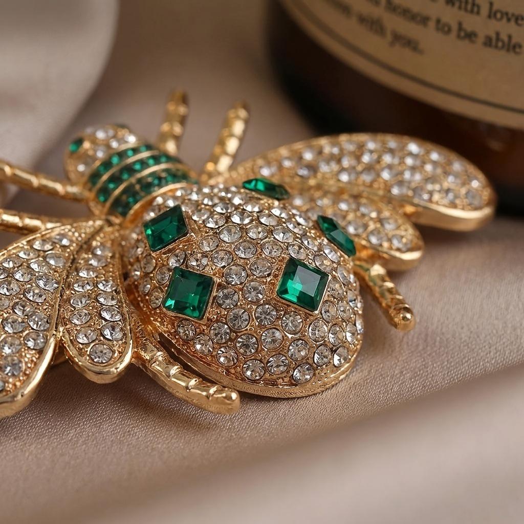 Vintage Rhinestone Bee Brooch: Elegant Lapel Pin for Cardigans and Collars