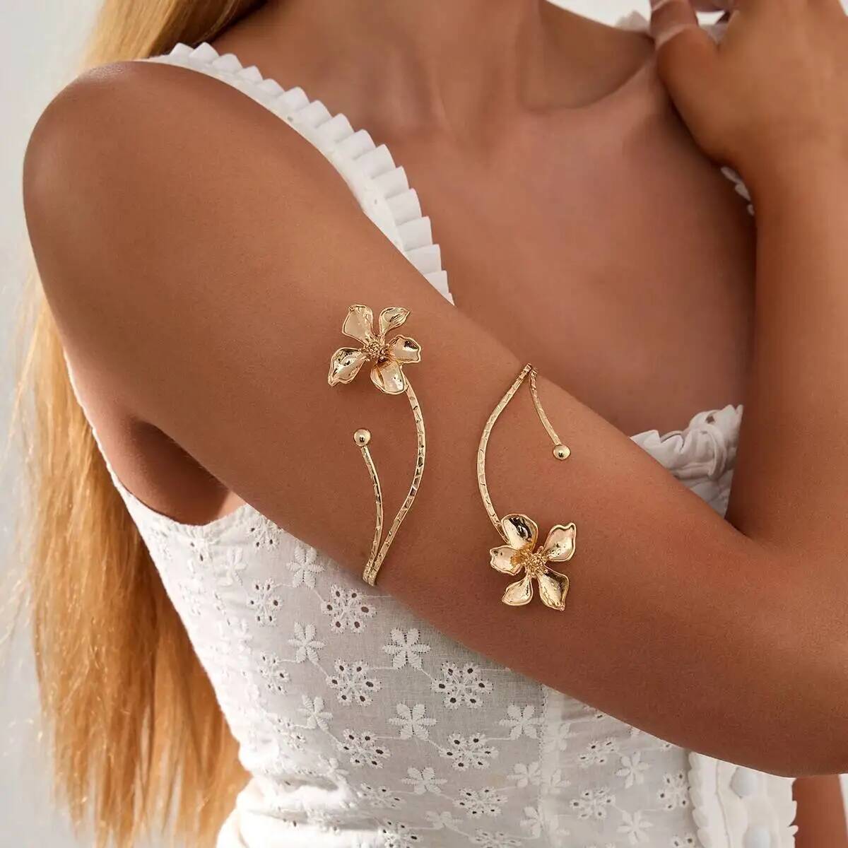 

Ingemark Vintage Gold Color Adjustable Flower Opening Bracelet for Women Fashion Arm Cuff Bangles Charm Aesthetic Jewelry Party
